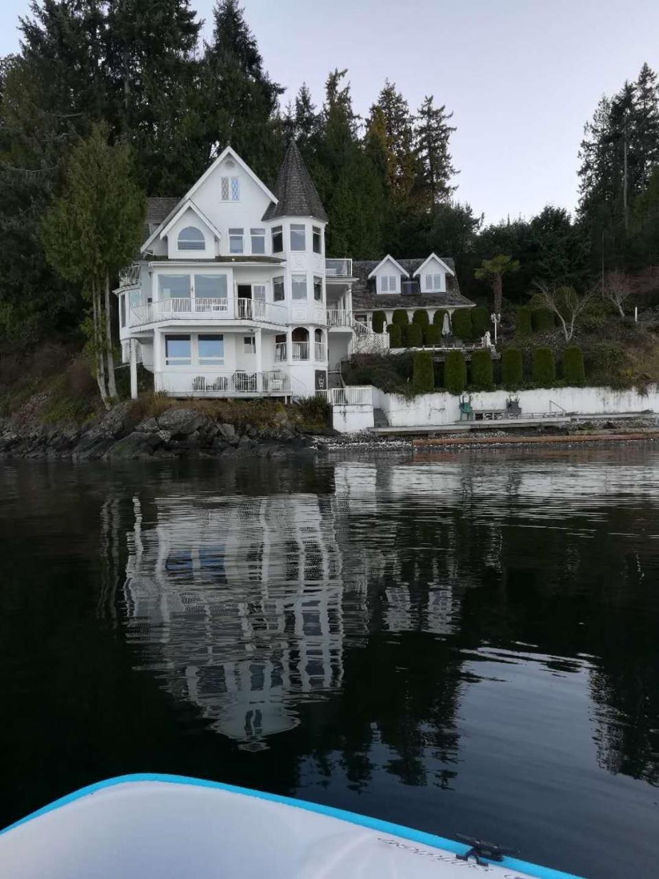 تشيماينوس Vancouver Island Castle Cove Inn المظهر الخارجي الصورة